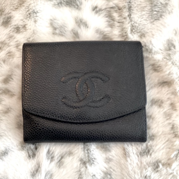 CHANEL Caviar Compact Wallet EUC - Picture 2 of 9